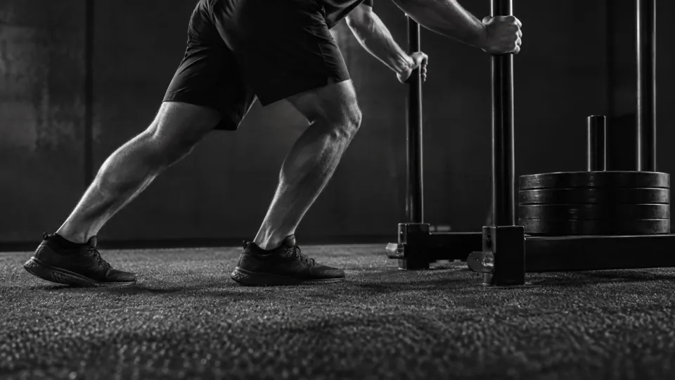 スレッドを押す前に足元を確認する選手のAI生成イメージ